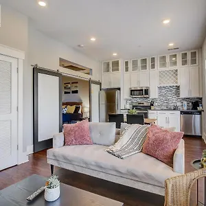 Frontdesk Village At Commonwealth Apts Plaza Midwood Apartment